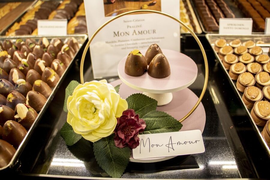 Zurich: Chocolate Tasting and Walking Tour with a Local - Starting at Zurich City Hall