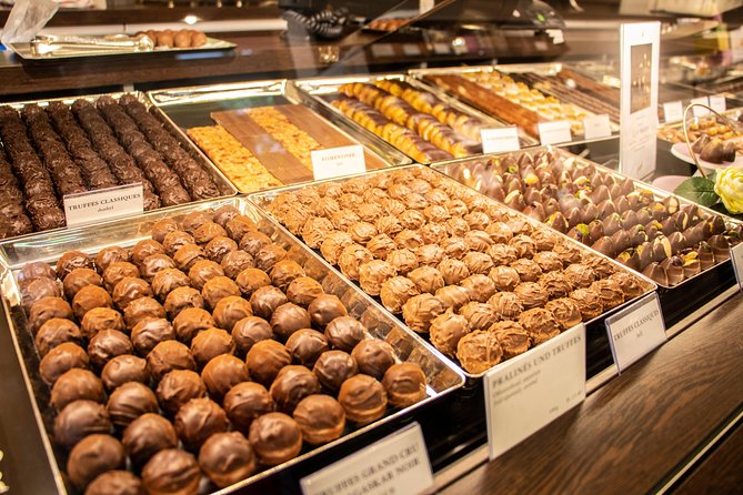 Zurich: Chocolate Tasting and Walking Tour with a Local - Four chocolatiers and a walk through central Zurich