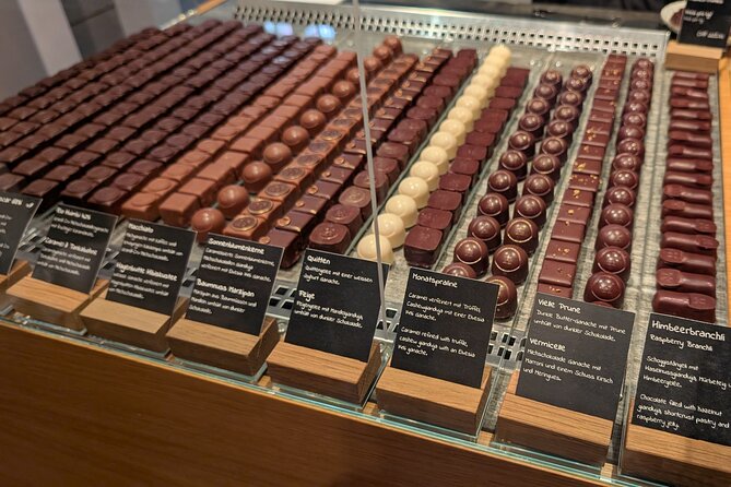 Zurich Chocolate Tour: Discover Artisan Chocolate and Its History - The first tasting: getting a feel for artisan chocolate