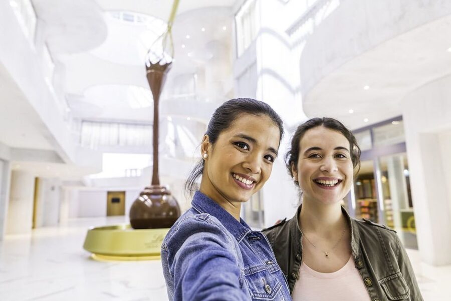 Zurich: City Tour, Cruise, and Lindt Home of Chocolate Visit - Walking Zurich’s medieval center