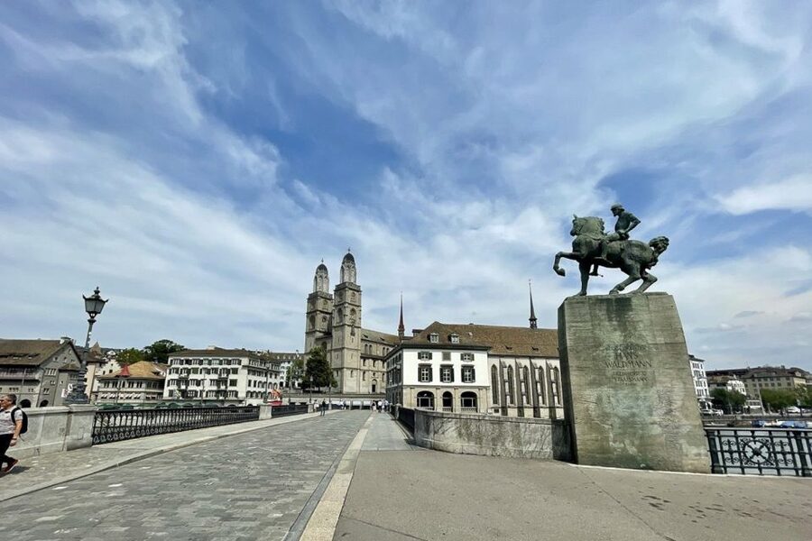 Zurich: City Tour, Cruise, and Lindt Home of Chocolate Visit - Crossing Lake Zurich by public boat