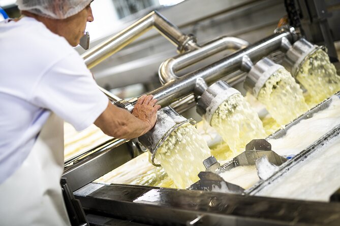 Zurich Open Top Bus, Chocolate and Cheese Factory Tour Appenzell - The break that divides the experience