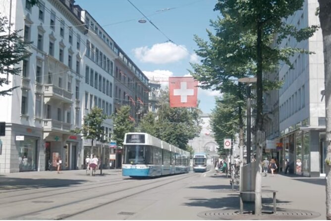Zurich tour with Lake Zurich Cruise & Lindt Chocolate Experience - The 25-minute Lake Zurich cruise